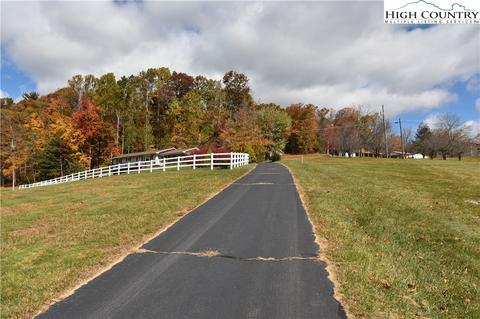 194 Davis Rd, Crumpler, NC 28617 photo 2