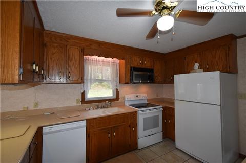 194 Davis Rd, Crumpler, NC 28617 photo 12