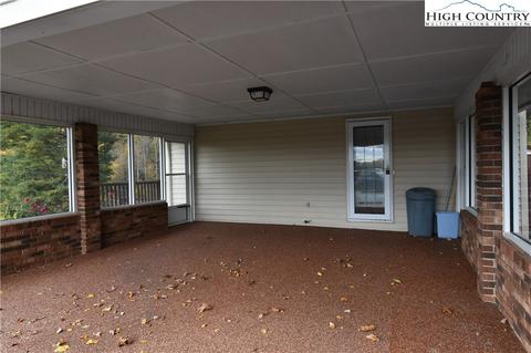 194 Davis Rd, Crumpler, NC 28617 photo 4