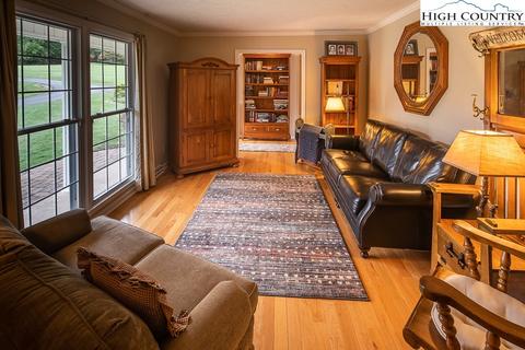 686 Cardinal Ln, Boone, NC 28607 photo 9