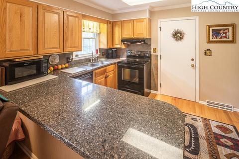 686 Cardinal Ln, Boone, NC 28607 photo 15