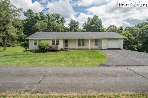 686 Cardinal Ln, Boone, NC 28607 photo 2