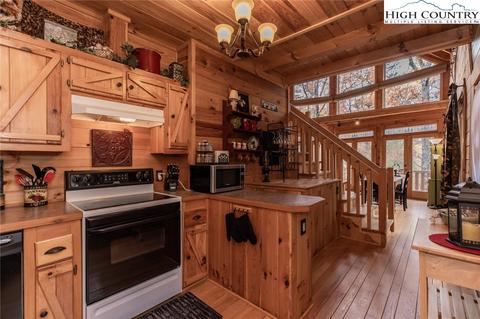 899 Bobcat Mountain Rd, Purlear, NC 28665 photo 6