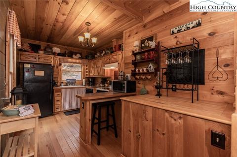 899 Bobcat Mountain Rd, Purlear, NC 28665 photo 4