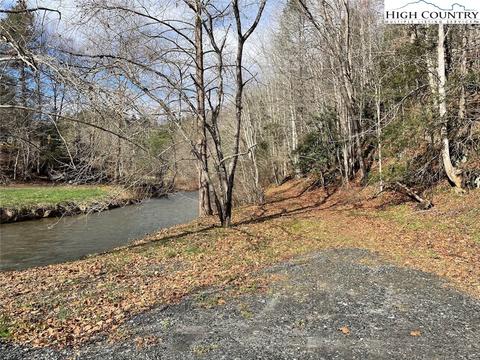 5 Big Helton Creek Rd, Grassy Creek, NC 28631