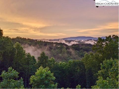 249 Overlook Dr, Crumpler, NC 28617