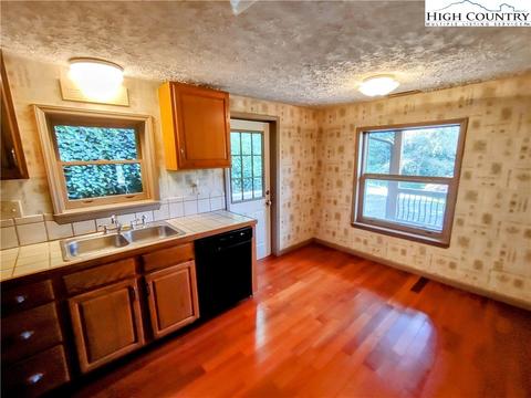 105 Norris Trl, Boone, NC 28607 photo 9