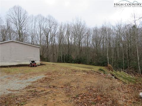 172 Huffman Rd, Vilas, NC 28692 photo 2