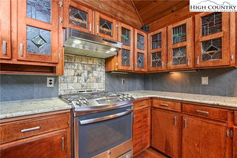 534 Hawk Ridge Rd, Deep Gap, NC 28618 photo 8