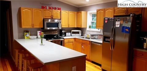 173 Country Rd, Deep Gap, NC 28618 photo 4