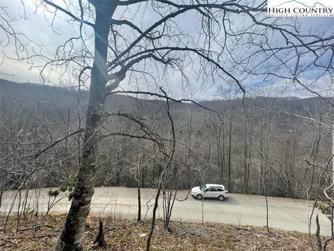 104 Deergrass Rd, Beech Mountain, NC 28604
