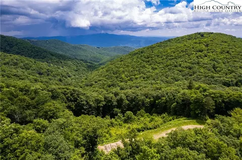 18 August Lily Ln, Boone, NC 28607