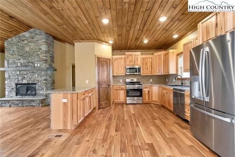 111 Meadowview Ct, Seven Devils, NC 28604 photo 13