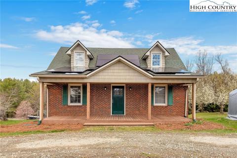 86 Triad Ln, Glade Valley, NC 28627
