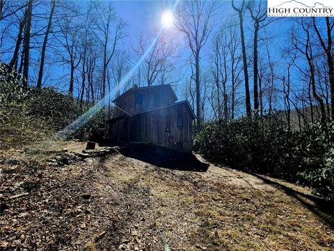305 Moonfish Ln, Boone, NC 28607 photo 3