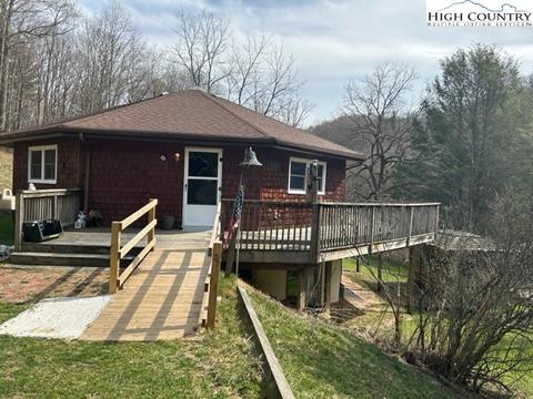 124 Bubblingbrook Rd, Zionville, NC 28698