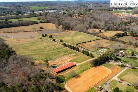 2331 Ewing Dr, Hickory, NC 28602