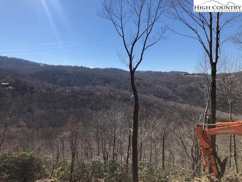 427 Pinnacle Ridge Rd, Beech Mountain, NC 28604 photo 2