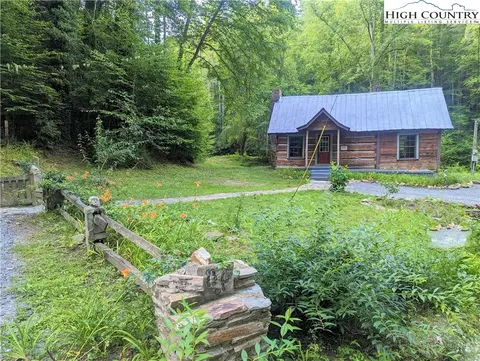 7594 Hwy 90 Hwy, Collettsville, NC 28611