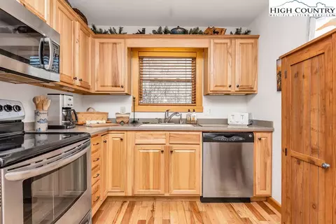 303 Tinys Mountain Dr, Deep Gap, NC 28618 photo 19