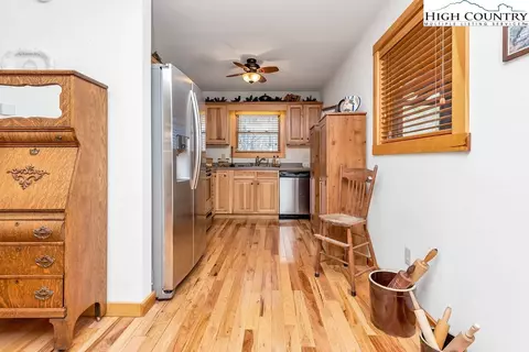 303 Tinys Mountain Dr, Deep Gap, NC 28618 photo 16