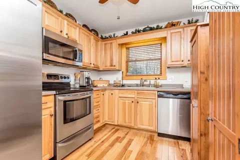 303 Tinys Mountain Dr, Deep Gap, NC 28618 photo 17