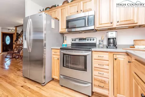 303 Tinys Mountain Dr, Deep Gap, NC 28618 photo 18