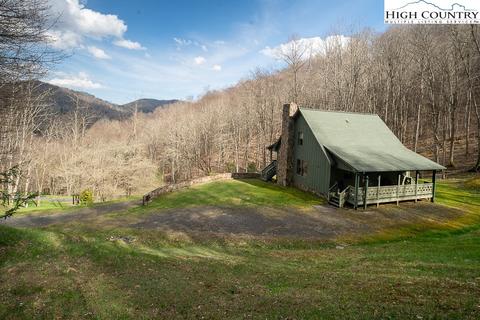 561 Tucker Rd, Lansing, NC 28643 photo 2