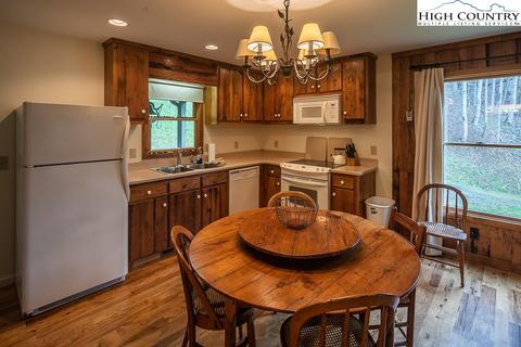 561 Tucker Rd, Lansing, NC 28643 photo 10