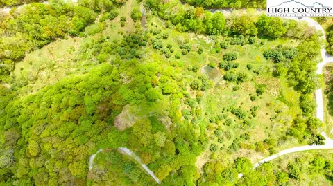 2 Wyeth Drive, Blowing Rock, NC 28605