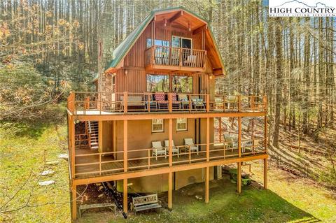 636 N Carolina Dr, West Jefferson, NC 28694