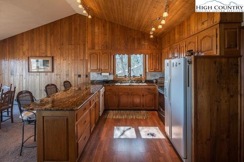 130 Grassy Gap Loop Rd, Beech Mountain, NC 28604 photo 12