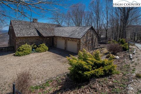 130 Grassy Gap Loop Rd, Beech Mountain, NC 28604 photo 2