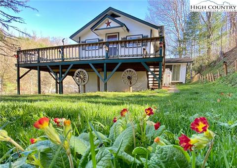 608 Fees Branch Rd, Lansing, NC 28643