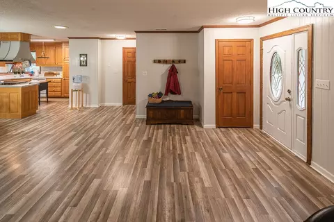 37 Hemlock Loop, Newland, NC 28657 photo 8