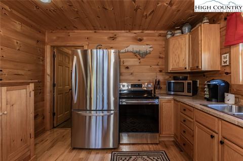 341 Woodpecker Rd, Purlear, NC 28665 photo 16