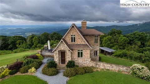 1148 Old Buck Ln, Independence, VA 24348