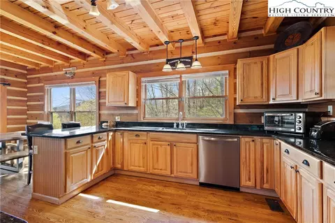 988 Chestnut Ridge Trl, Seven Devils, NC 28604 photo 20