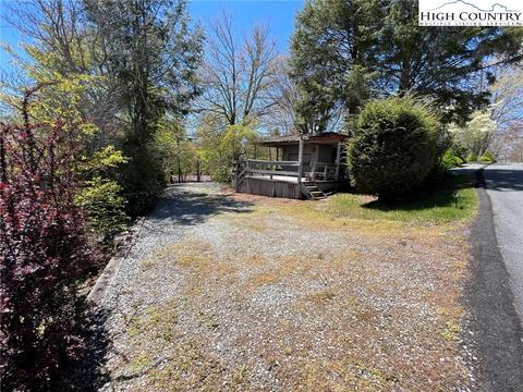 128 Summit Ln, Newland, NC 28657