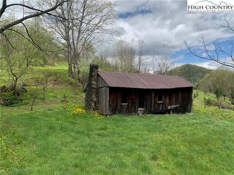 609 Big Horse Creek Rd, Lansing, NC 28643
