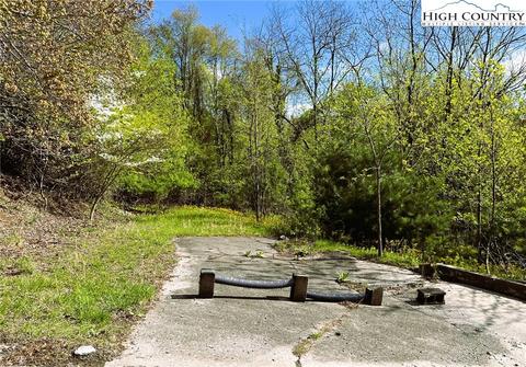 210 Moretz Dr, Boone, NC 28607 photo 4