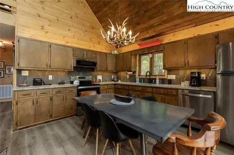495 E Horse Shoe Ridge Rd, Deep Gap, NC 28618 photo 12