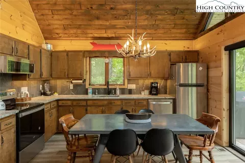 495 E Horse Shoe Ridge Rd, Deep Gap, NC 28618 photo 10