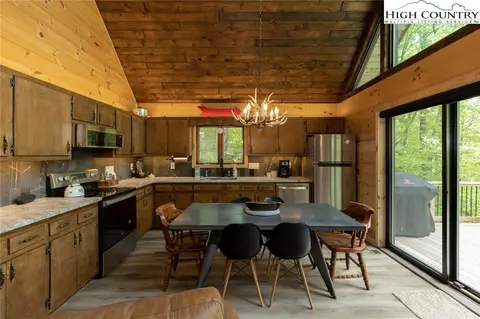 495 E Horse Shoe Ridge Rd, Deep Gap, NC 28618 photo 9