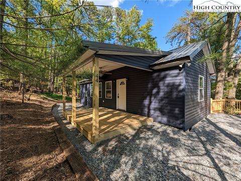 44 Araniska Rd, Glade Valley, NC 28627