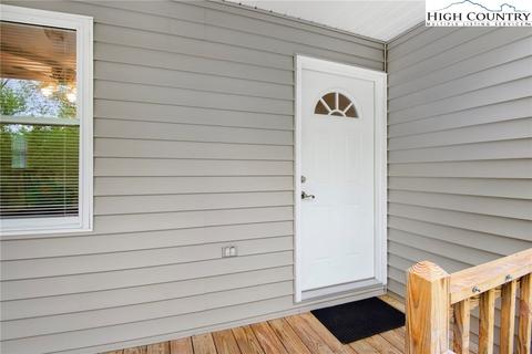 995 Rainbow Trl, Boone, NC 28607 photo 2