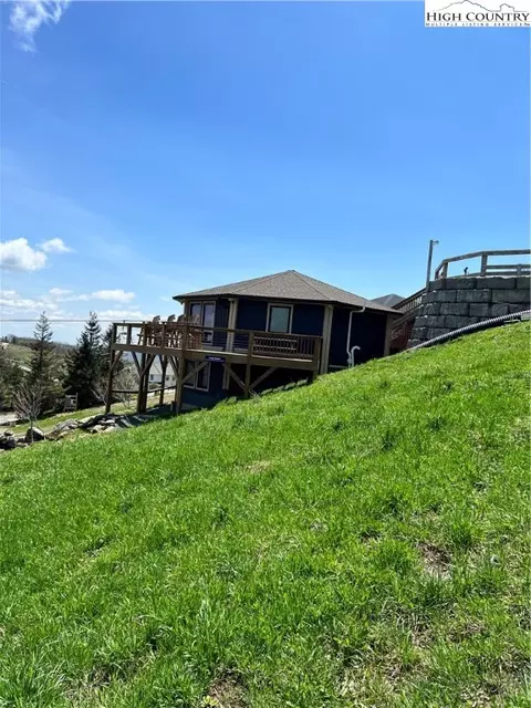 104 Galax Ln, Beech Mountain, NC 28604 photo 3