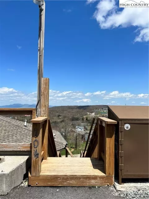 104 Galax Ln, Beech Mountain, NC 28604 photo 5