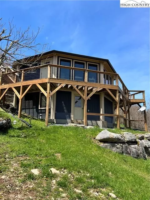 104 Galax Ln, Beech Mountain, NC 28604 photo 4