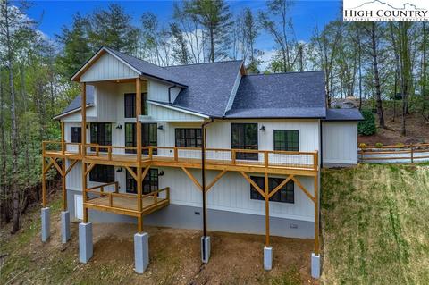 297 White Fox Ln, Banner Elk, NC 28604